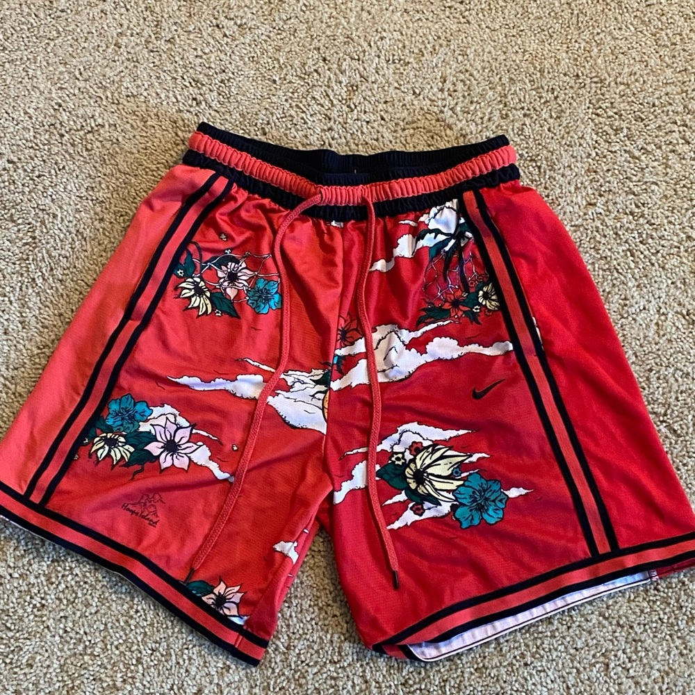 Nike Basketball shorts ~ men’s size Medium